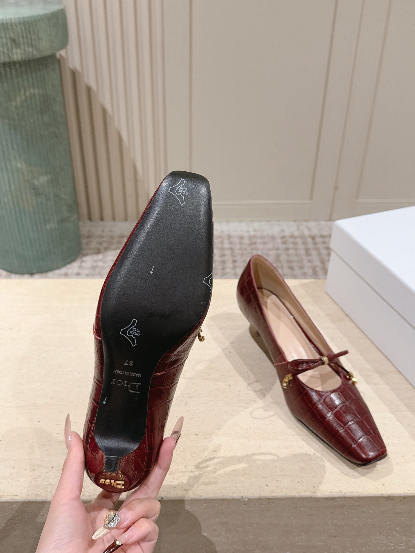 DIOR 26S MARY JANE KITTEN HEEL 40MM IN DARK RED CROCODILE EMBOSSED CALFSKIN