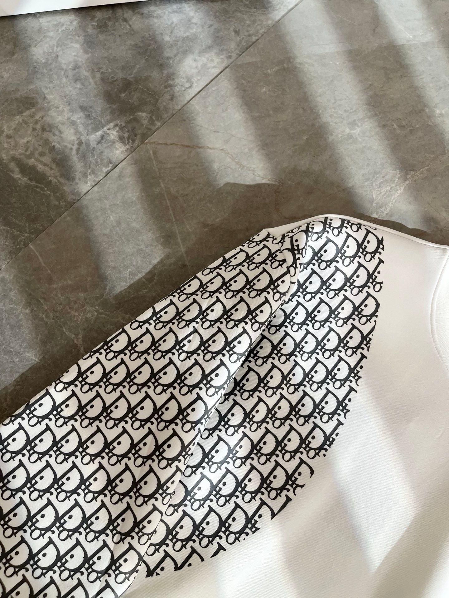 DIOR OBLIQUE CREWNECK SWEATSHIRTS IN WHITE AND BLACK