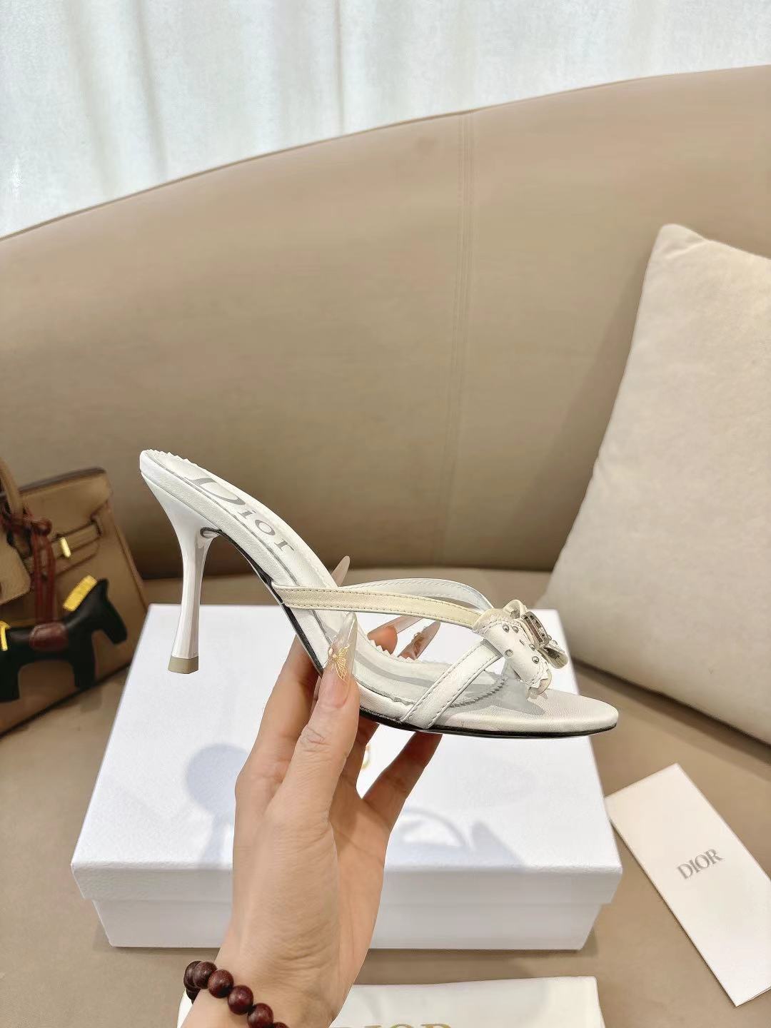 DIOR 26S KITTEN HEEL SANDALS 85MM IN WHITE CALFSKIN BOW STUDDED