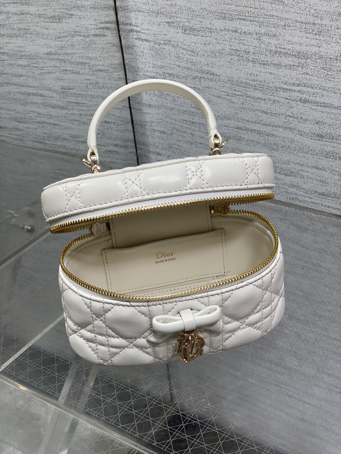 DIOR 26S MINI VANITY 17 IN WHITE LAMBSKIN