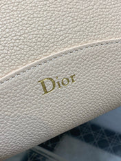 DIOR 26S MEDAILLON BUCKET BAG 26 IN BEIGE CALFSKIN