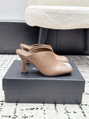 CHANEL 26S SQUARE-TOE HEELED MULES 95 MM IN KHAKI BROWN MIX CREAM LAMBSKIN
