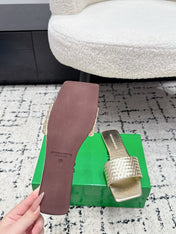 BOTTEGA VENETA 26S SQUARE-TOE WOVEN-STRAP SANDALS IN GOLD LAMBSKIN