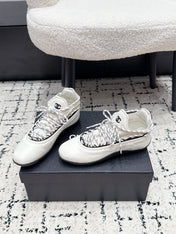 CHANEL 26S LACE-UP SNEAKERS IN WHITE FABRIC AND LAMBSKIN