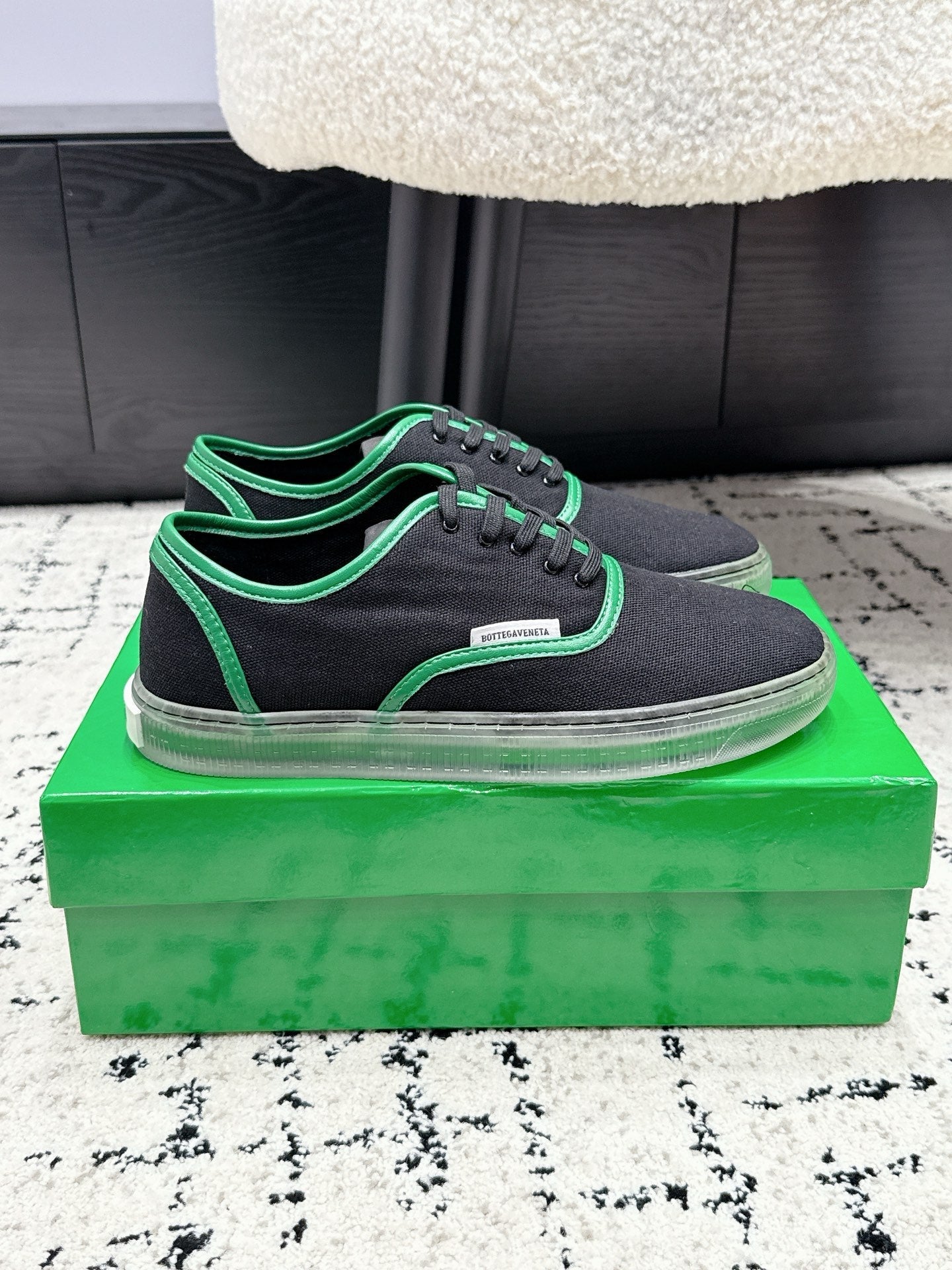 BOTTEGA VENETA 26S SNEAKERS IN BLACK AND GREEN CANVAS