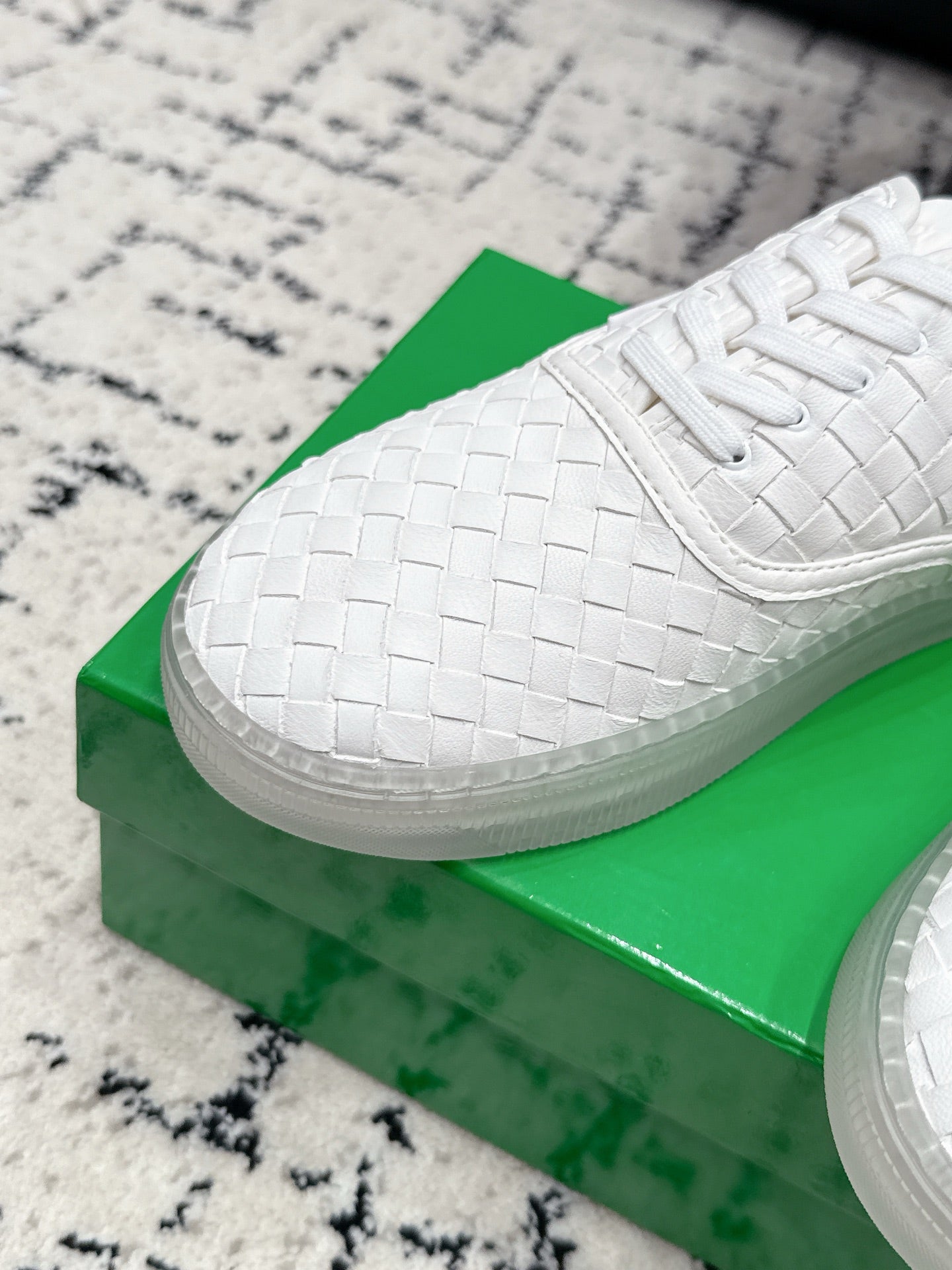 BOTTEGA VENETA 26S SNEAKERS IN WHITE WOVEN LAMBSKIN