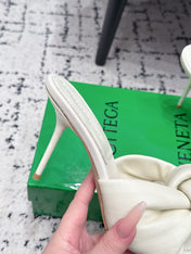 BOTTEGA VENETA 26S TWIST-STRAP HIGH-HEEL SANDALS 90 MM IN WHITE LAMBSKIN