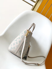 BLOSSOM 20 IN LIGHT BEIGE MAHINA CALFSKIN