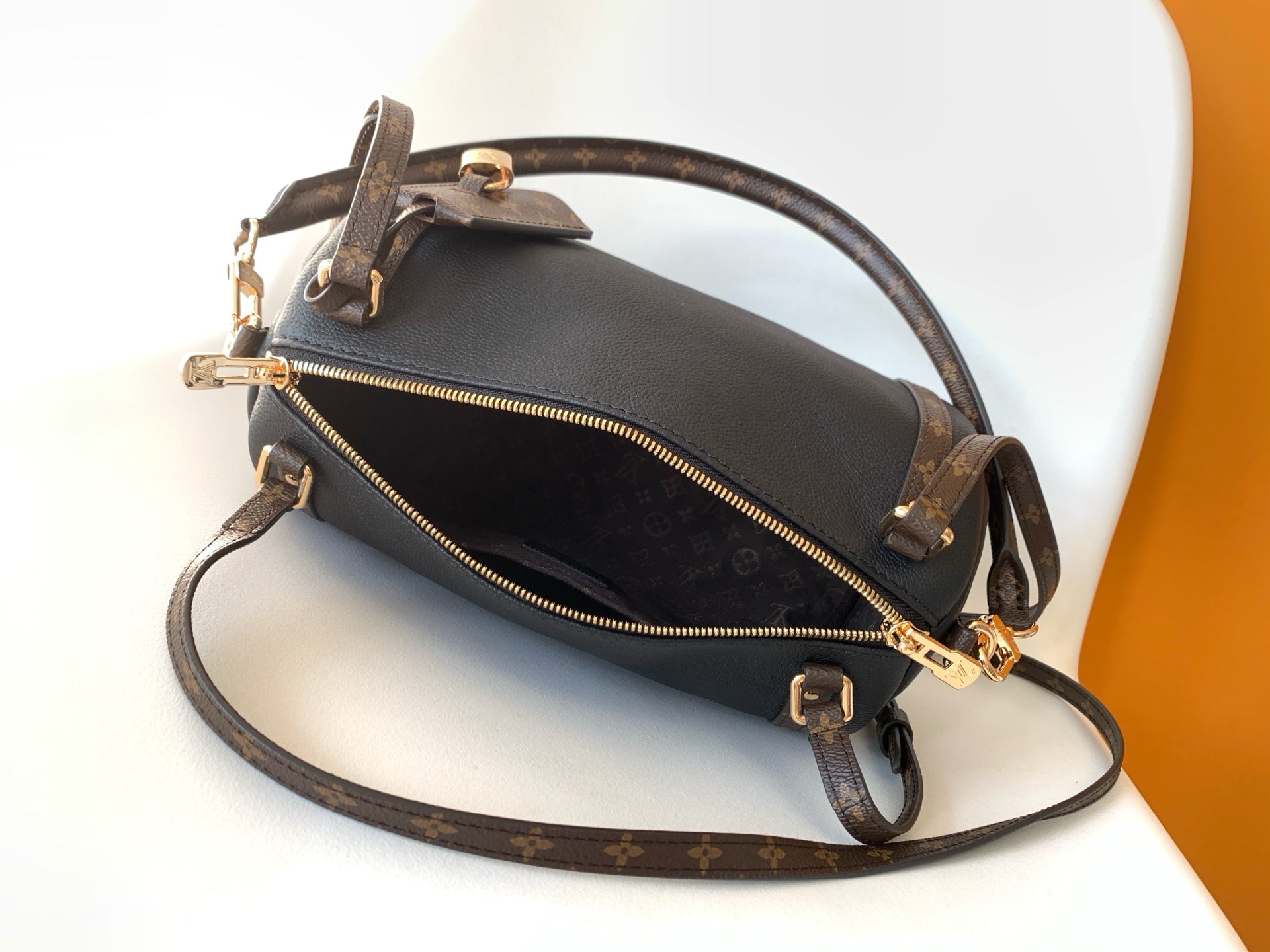LV SMALL EXPRESS TRAVEL 26 IN BLACK CALFSKIN