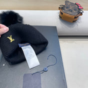 KNITTED BEANIE HAT IN BLACK WOOL AND FOX FUR 409788