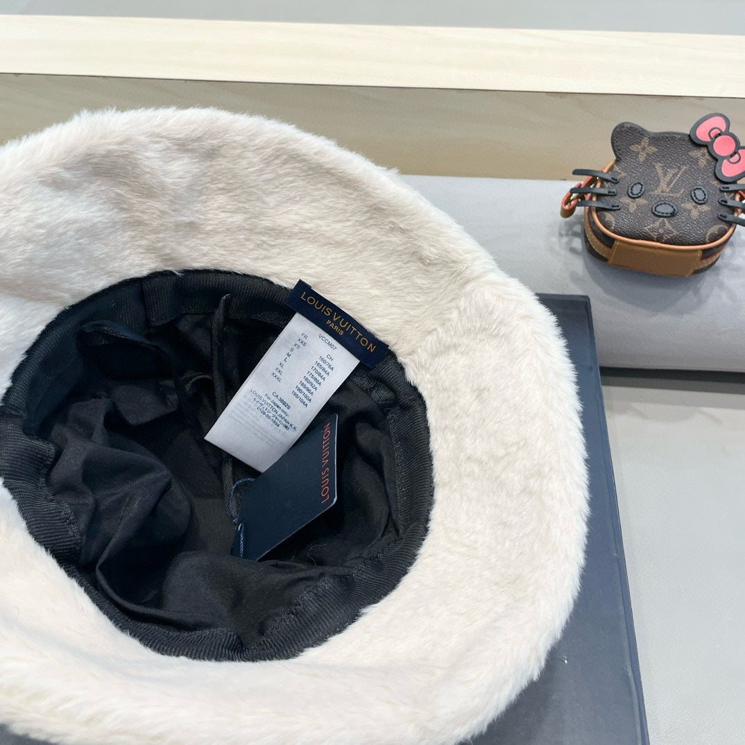 BUCKET HAT IN WHITE  WOOL AND LAMB FUR 434940
