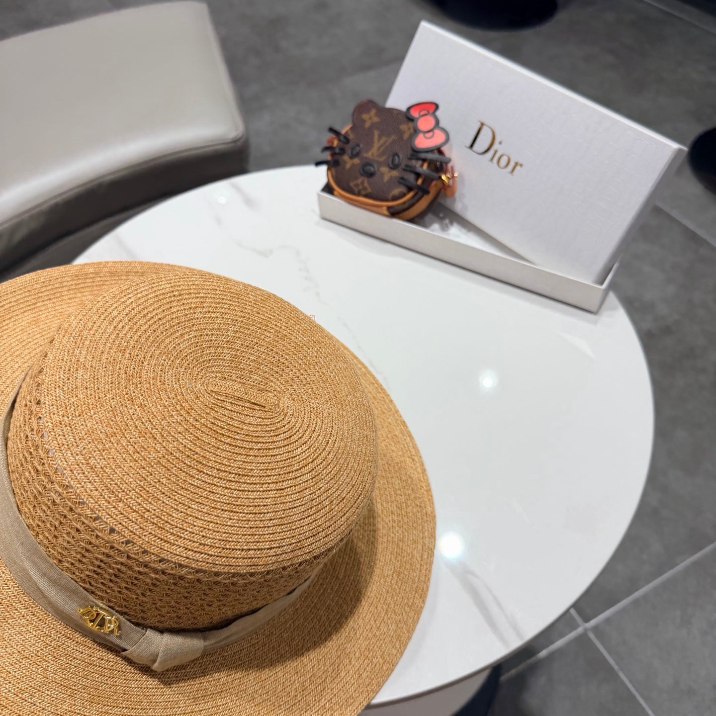 DIOR 26S FLAT-BRIM STRAW HAT STYLE 43