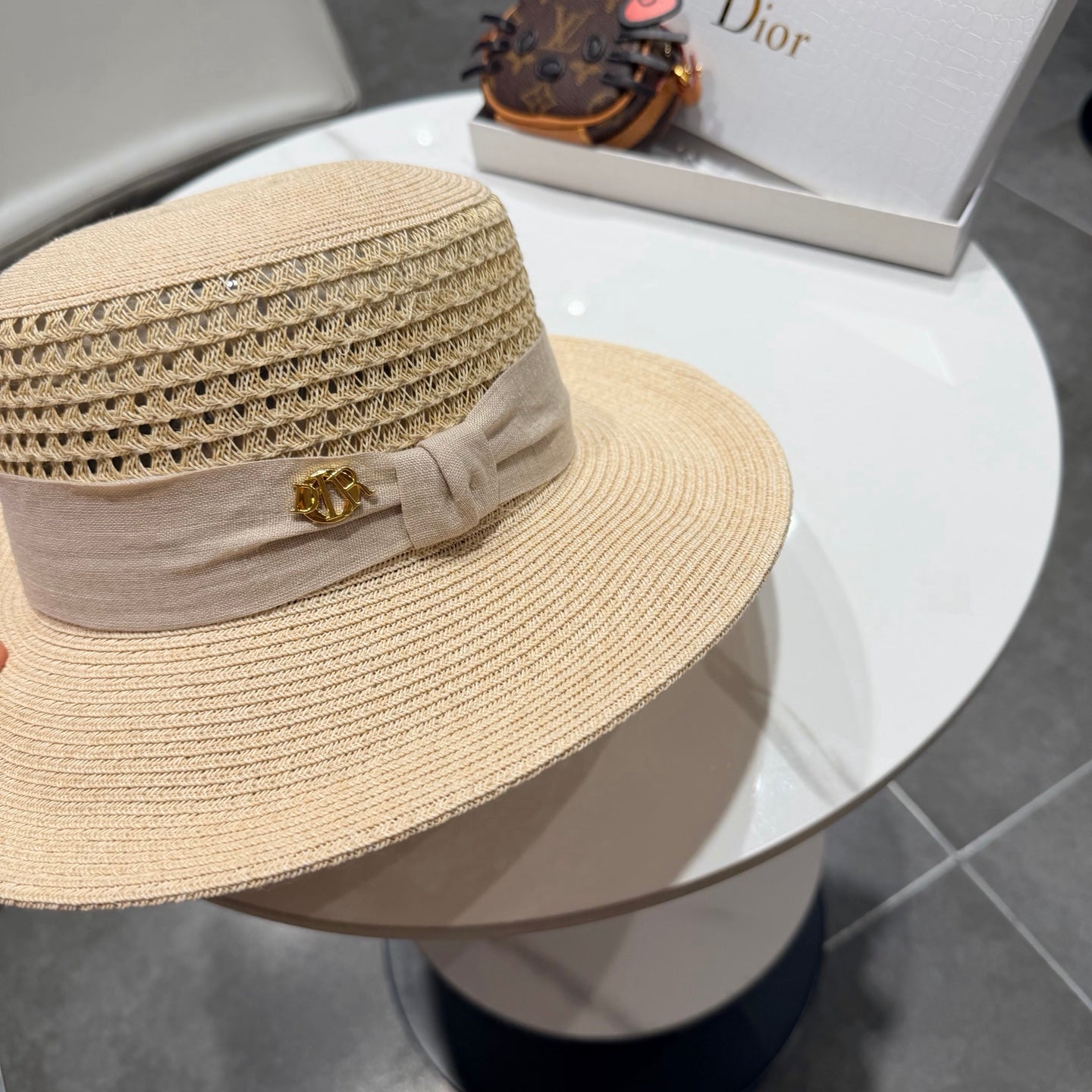 DIOR 26S FLAT-BRIM STRAW HAT STYLE 42
