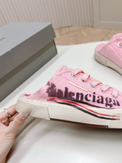 SNEAKER MULES IN PINK CANVAS GRAFFITI LOGO