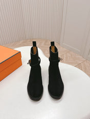 KELLY BUCKLE SHORT BOOTS IN BLACK SUEDE