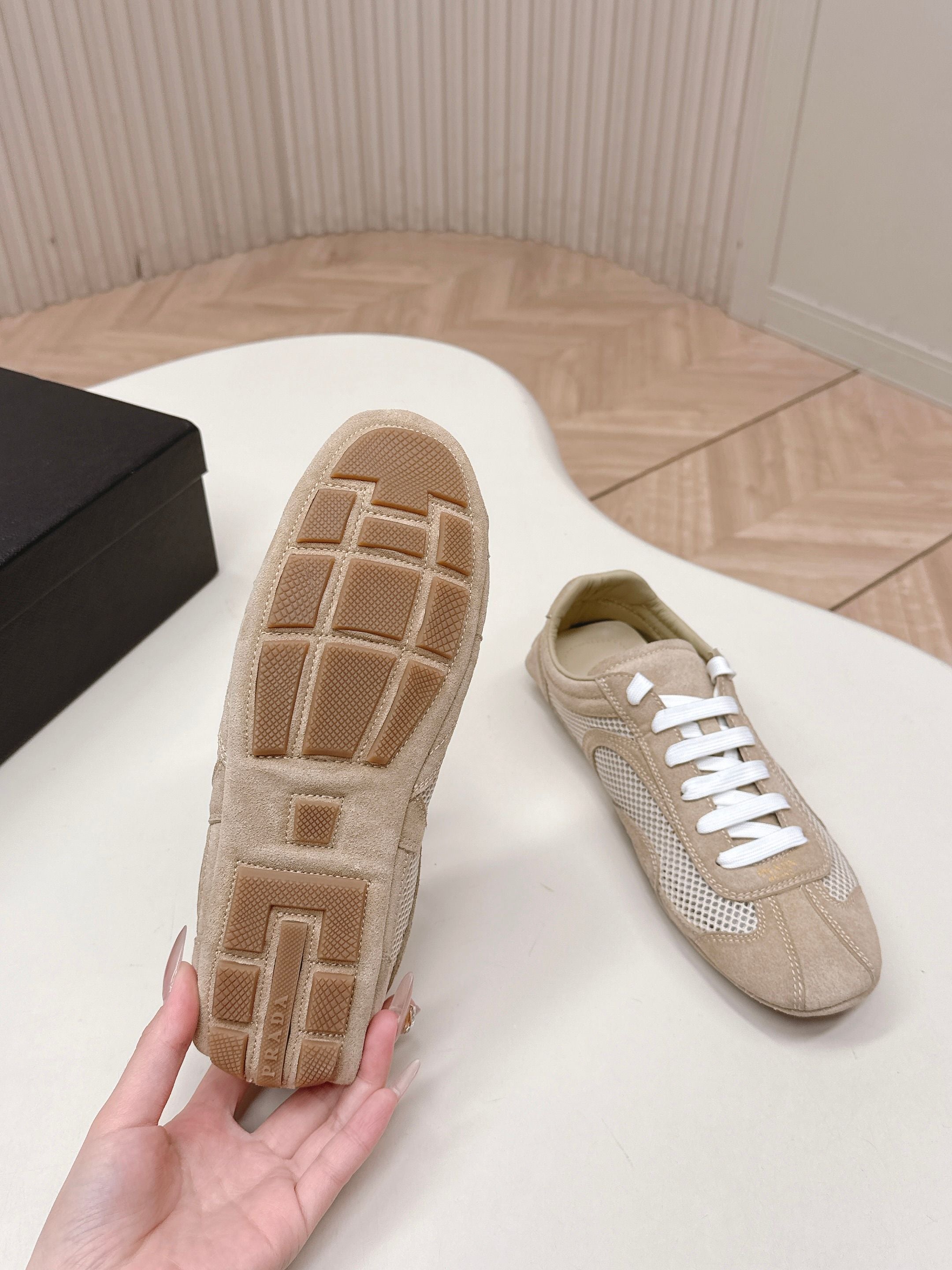 PRADA 26S CLASSIC SNEAKERS IN BEIGE SUEDE AND MESH