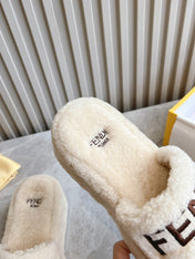FENDI SLIPPER IN WHITE FUR WITH BROWN LOGO