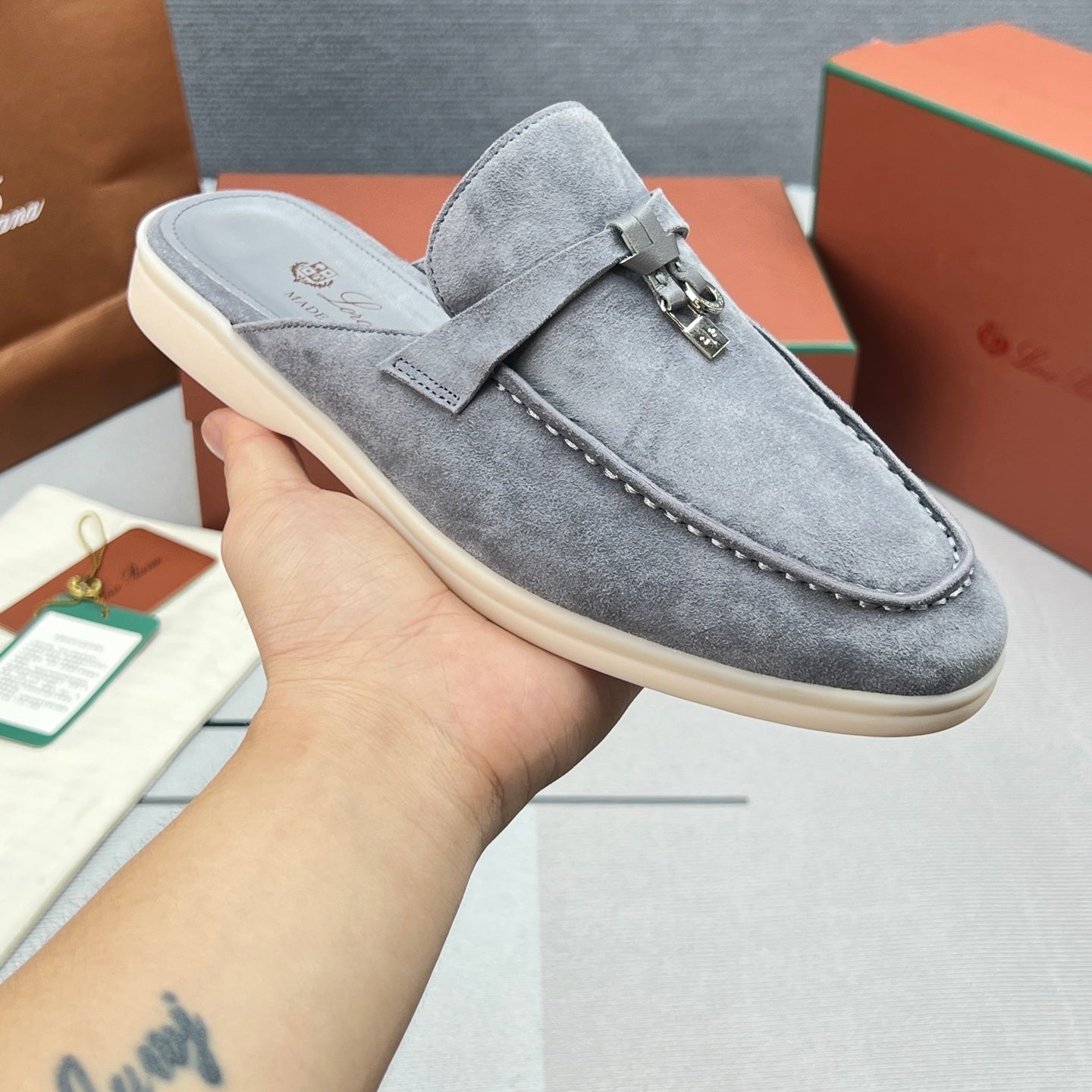 LP SUMMER CHARMS WALK MULES IN GREY SUEDE