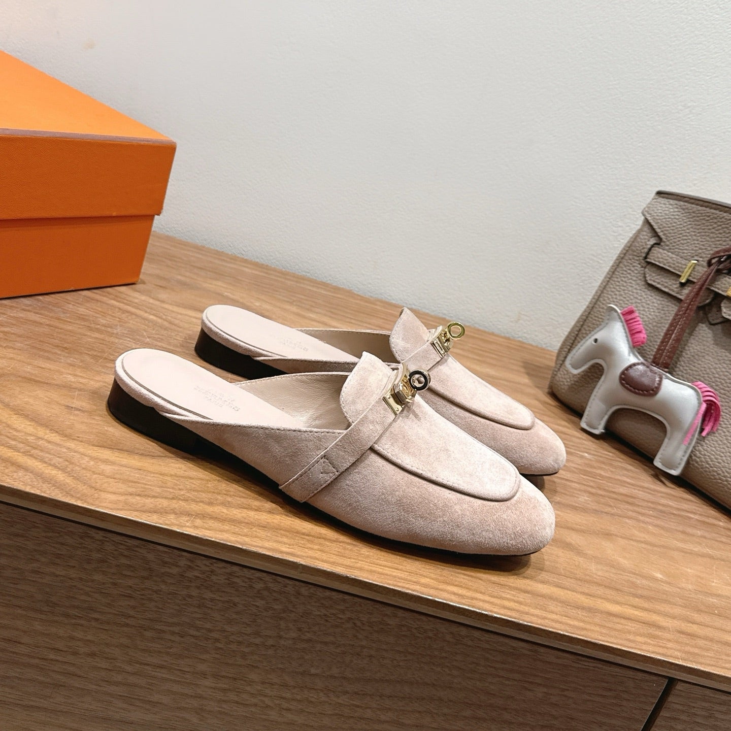 HM 26S KELLY MULE IN LIGHT BEIGE SUEDE GOLD HARDWARE