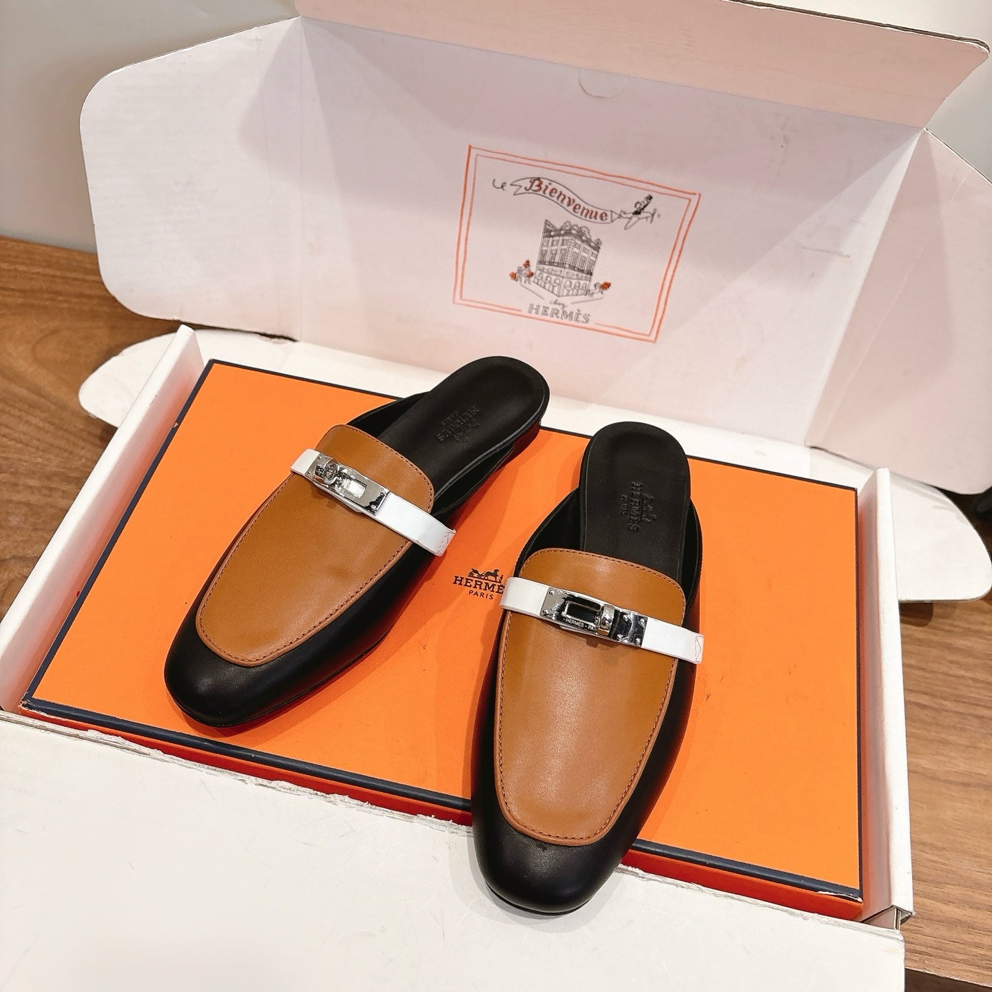 HM 26S KELLY MULE IN CARAMEL BROWN AND BLACK CALFSKIN GOLD HARDWARE