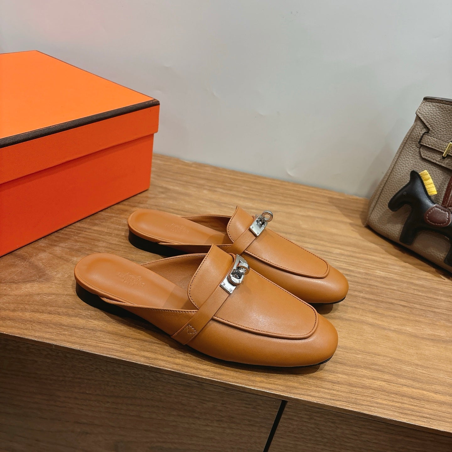 HM 26S KELLY MULE IN BROWN CALFSKIN SILVER HARDWARE