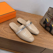 HM 26S KELLY MULE IN LIGHT BEIGE CROCODILE-EMBOSSED CALFSKIN SILVER HARDWARE