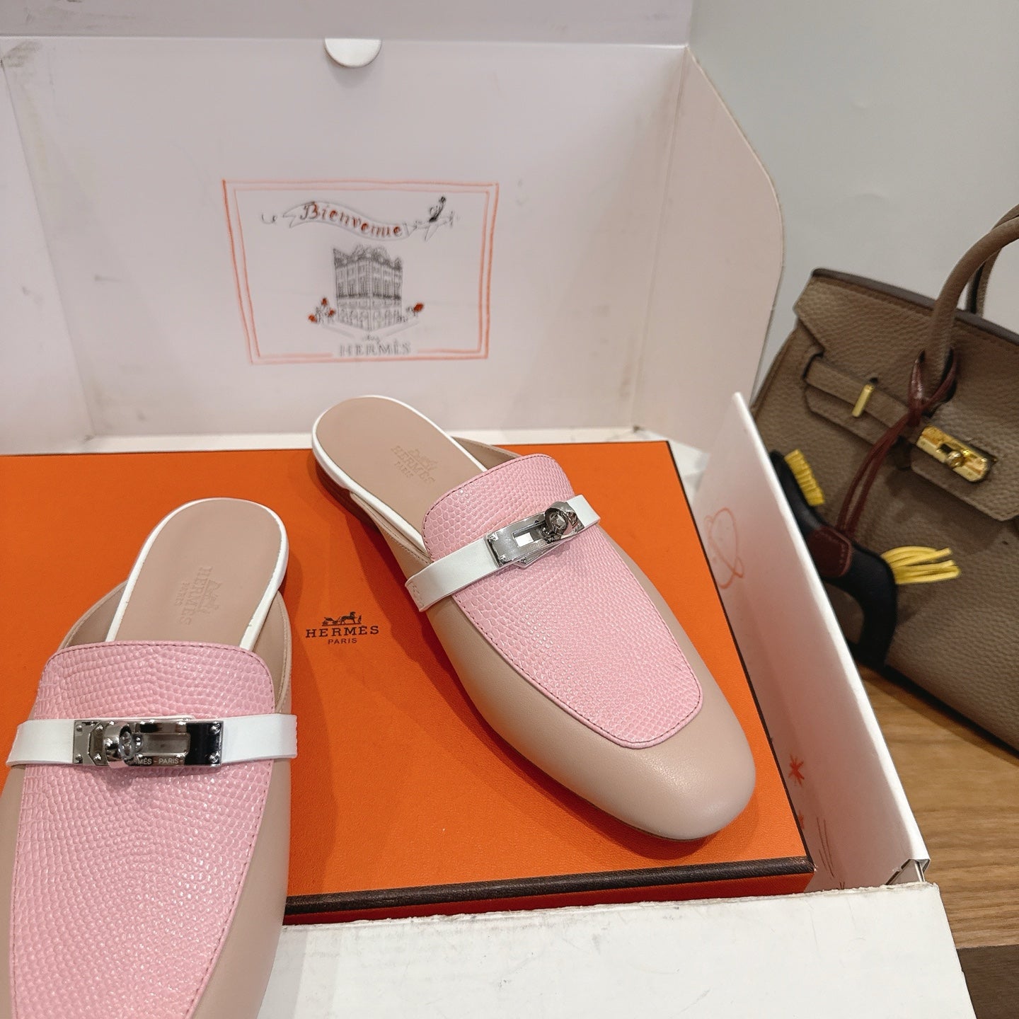 HM 26S OZ MULE IN BEIGE CALFSKIN & PINK LIZARD GOLD HARDWARE