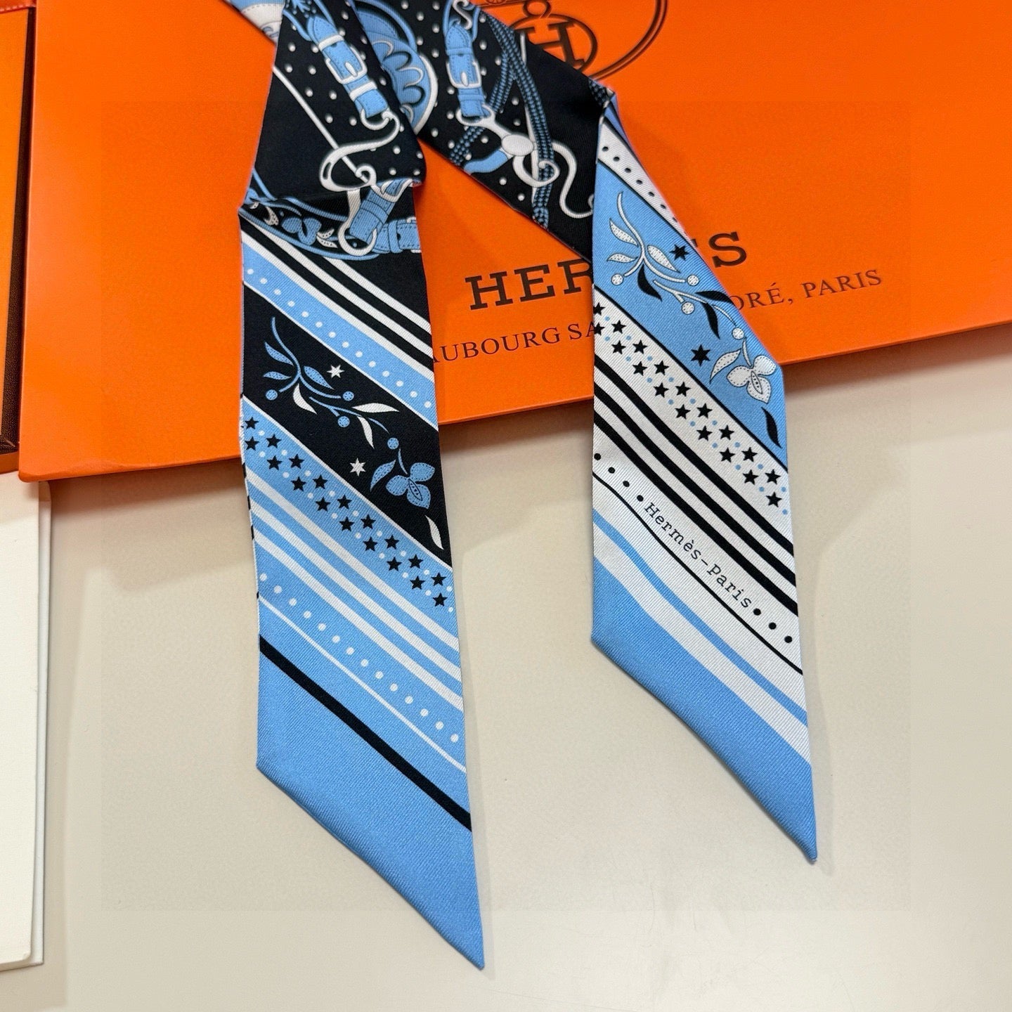 HERMES 26S TWILLY SCARF 86 IN SILK 500096