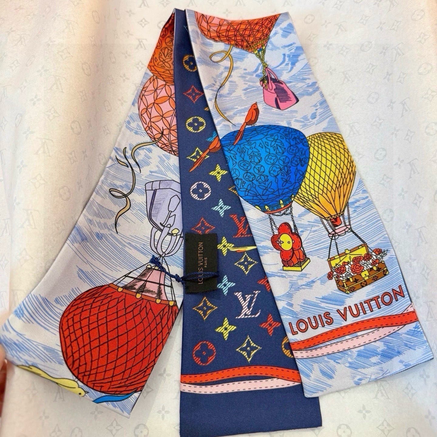 LV 26S SCARF 120 IN SILK 320647