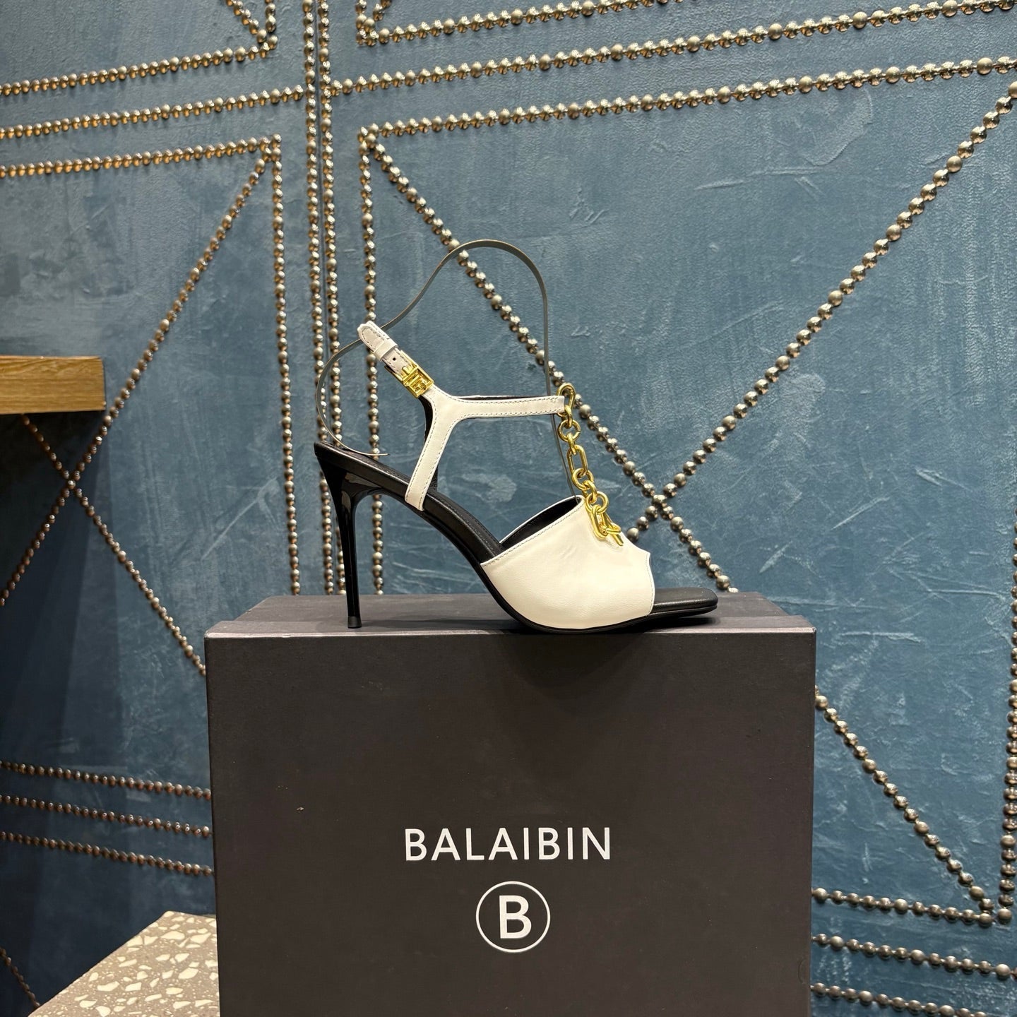 BALMAIN 26S HIGH-HEEL SANDALS 95 MM IN BLACK AND WHITE CALFSKIN