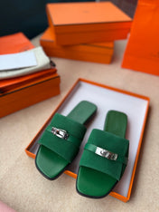 0RAN SANDALS IN EMERALD GREEN CALFSKIN