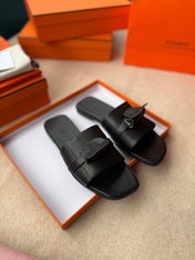 0RAN SANDALS IN BLACK CALFSKIN