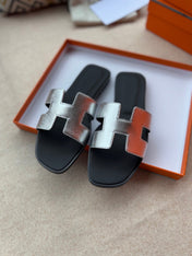 0RAN SANDALS IN SILVER CALFSKIN