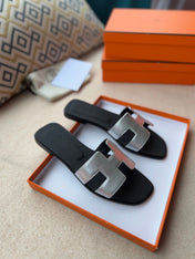 0RAN SANDALS IN SILVER CALFSKIN