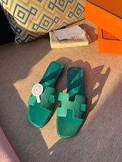 0RAN SANDALS IN PERSIAN GREEN CALFSKIN