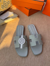 0RAN SANDALS IN WARM GRAY CALFSKIN