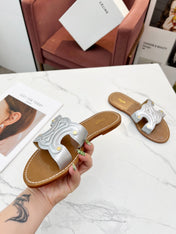 TRIOMPHE SLIDE IN SILVER CALFSKIN