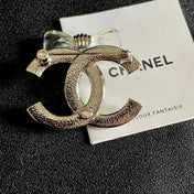 CHANEL 26S DOUBLE C LOGO BOW DETAIL OPENWORK BROOCH IN GOLD METAL 629193