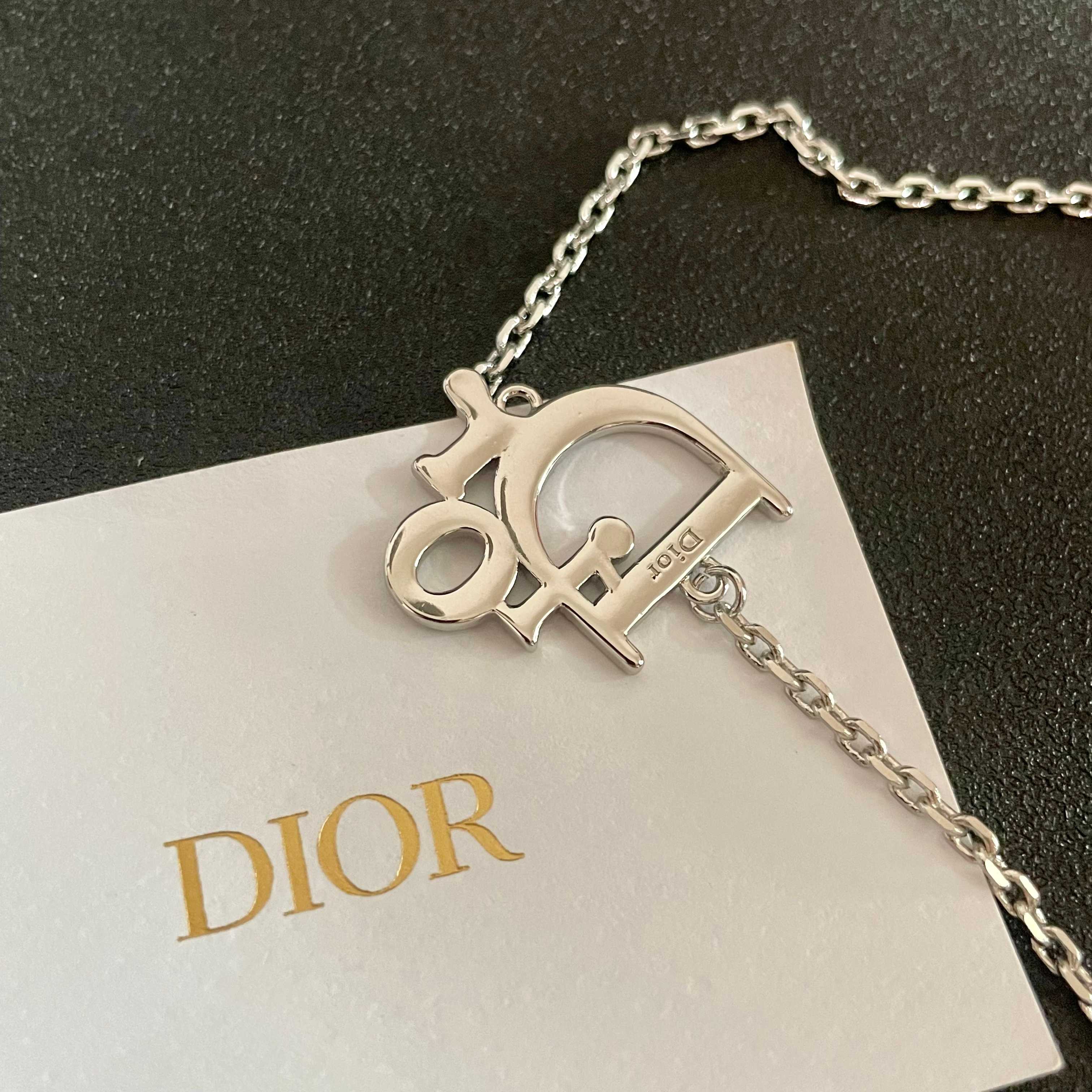 CD 26S CRYSTAL DIOR LOGO PENDANT NECKLACE IN SILVER METAL 631900