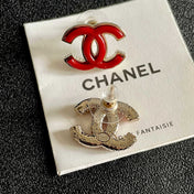 CHANEL 26S DOUBLE C LOGO RED ENAMEL STUD EARRINGS IN GOLD METAL 629991