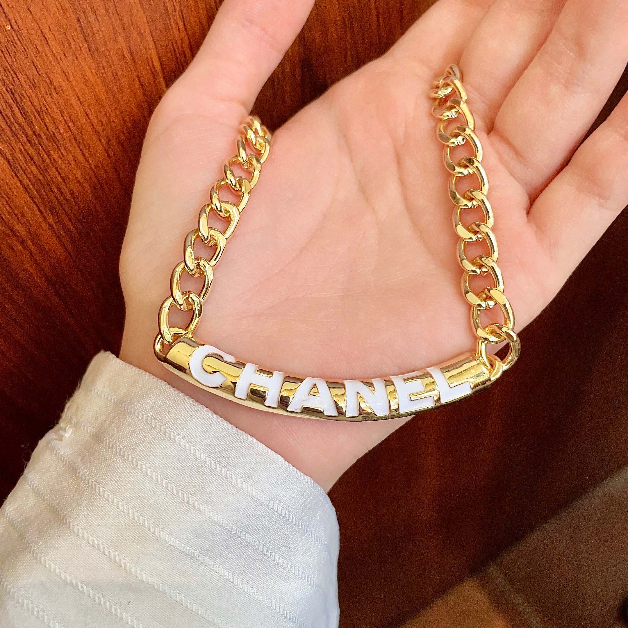 CHANEL 26S CHANEL LETTER LOGO CHAIN NECKLACE IN GOLD METAL WITH CC CHARM 630063