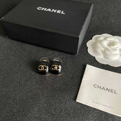 CHANEL 26S DOUBLE C LOGO BLACK ENAMEL OVAL STUD EARRINGS IN GOLD METAL 630077