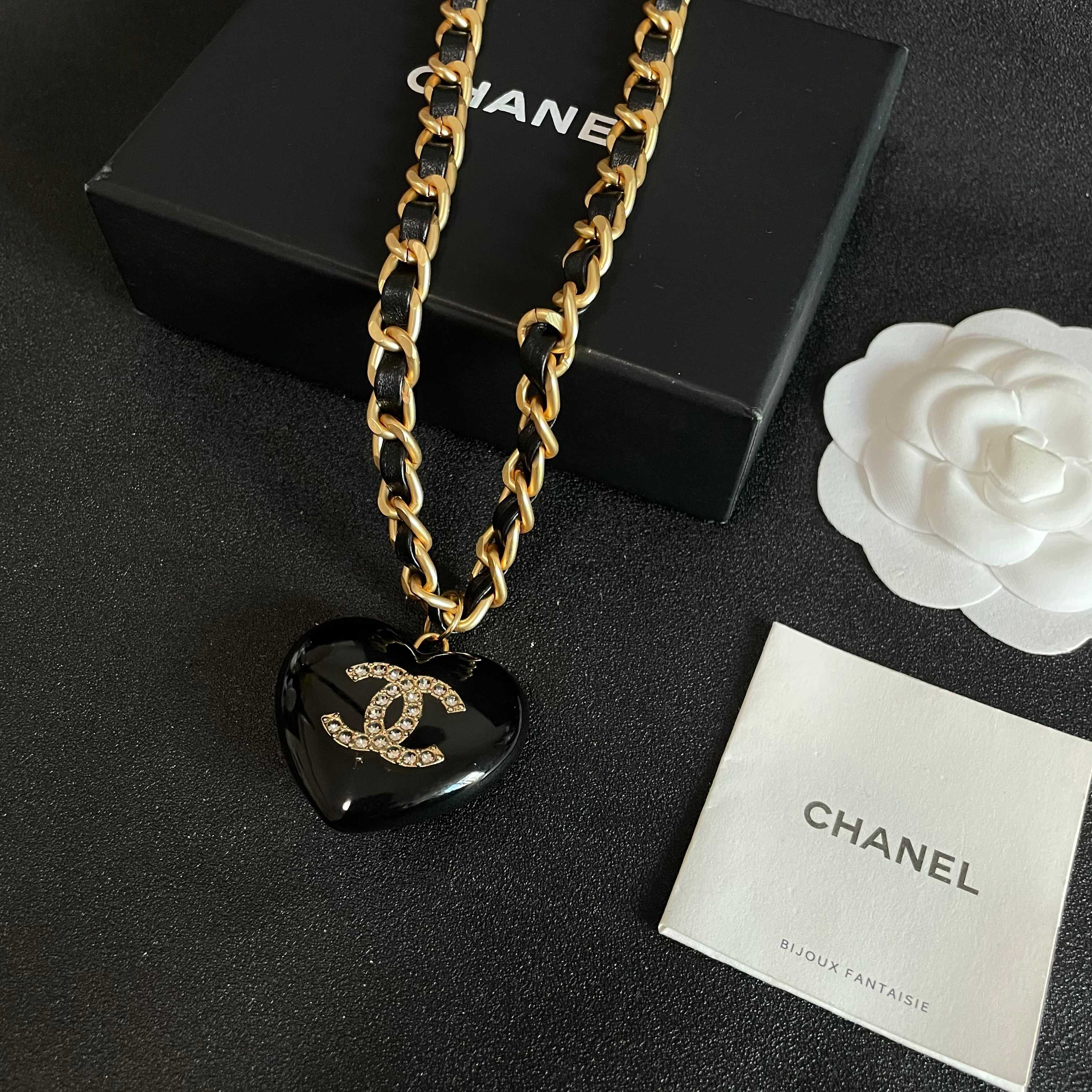 CHANEL 26S DOUBLE C LOGO BLACK HEART PENDANT CHAIN NECKLACE IN GOLD METAL 629886