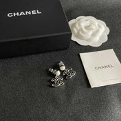 CHANEL 26S DOUBLE C LOGO BLACK ENAMEL & PEARL DROP EARRINGS IN SILVER METAL 629895