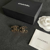 CHANEL 26S DOUBLE C LOGO BLACK ENAMEL STUD EARRINGS IN GOLD METAL 629902