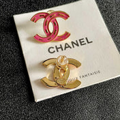 CHANEL 26S CHANEL DOUBLE C LOGO PINK ENAMEL STUD EARRINGS IN GOLD METAL 629905
