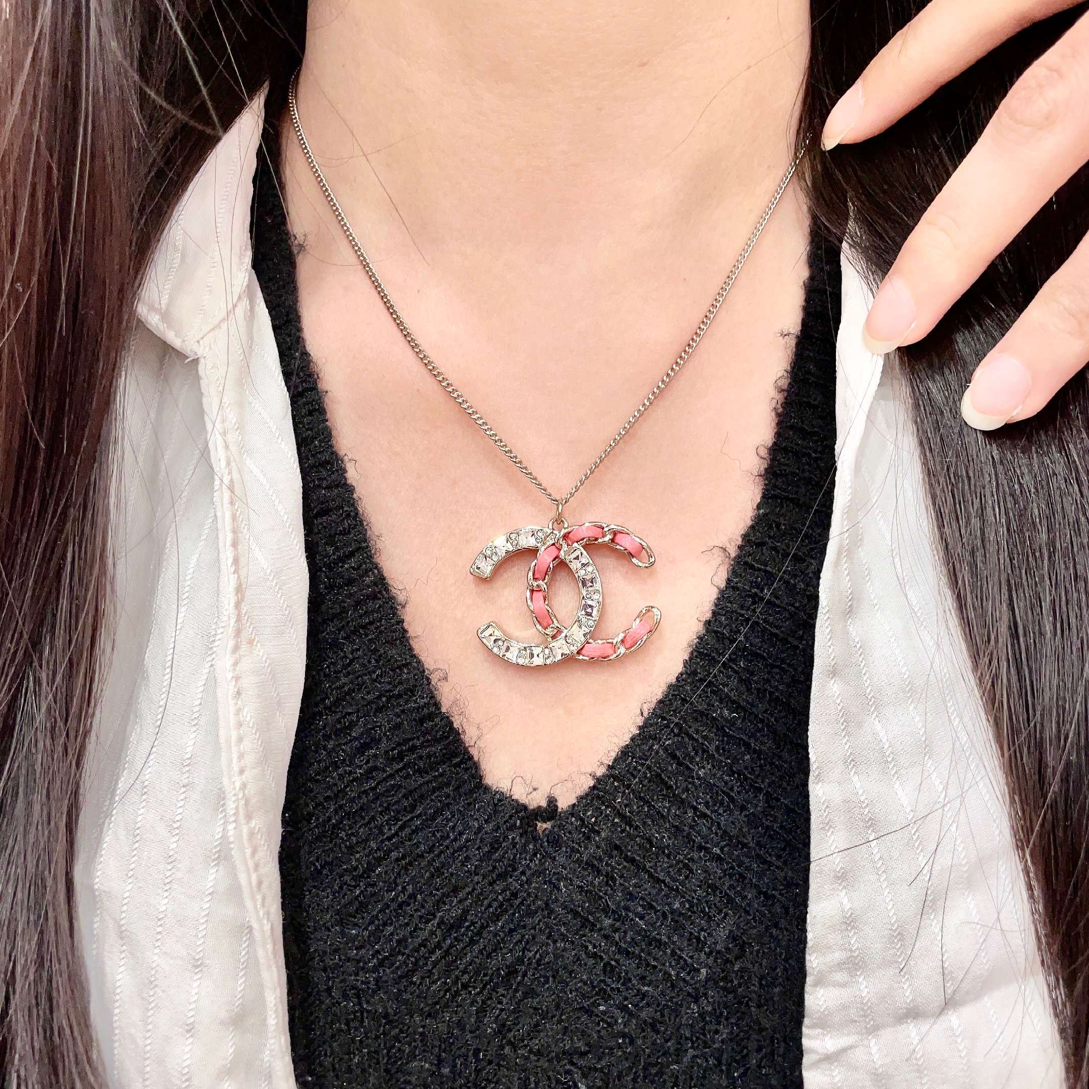 CHANEL 26S DOUBLE C LOGO CRYSTAL & PINK ENAMEL CHAIN PENDANT NECKLACE IN GOLD METAL 631018