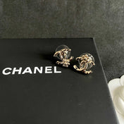 CHANEL 26S DOUBLE C LOGO PEARL STUD EARRINGS WITH FLORAL DETAIL IN GOLD METAL 631917