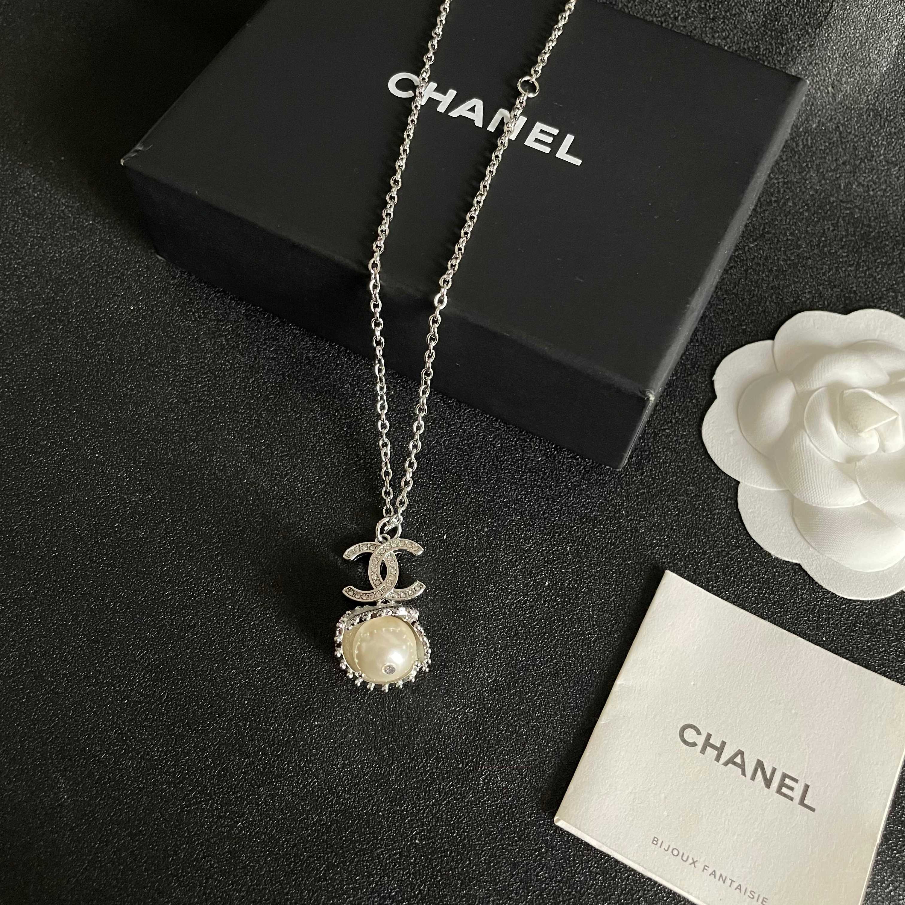 CHANEL 26S DOUBLE C LOGO PEARL DROP PENDANT NECKLACE WITH CRYSTAL HALO IN SILVER METAL 633293