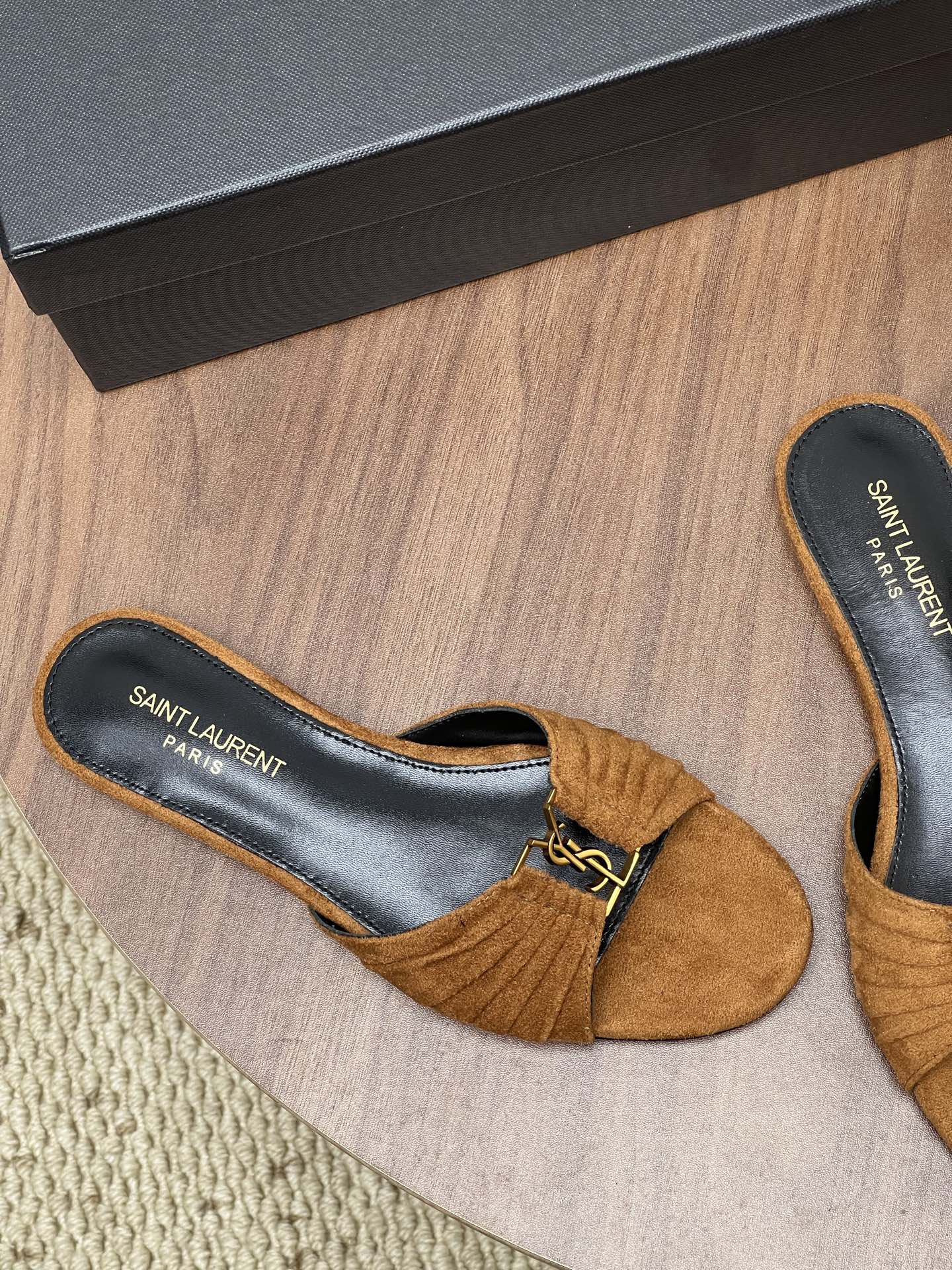 YSL 26S SLIDES IN CAMEL BROWN SUEDE
